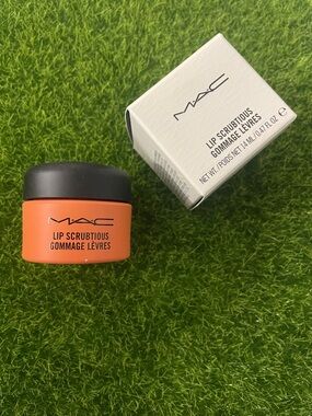 🆕 Mac Cosmetics Candied Nectar Lip Scrubtious